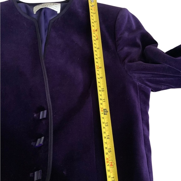British Made Cropped Purple Velvet Jacket – Size S/M – Luxe Boutique - Picture 9 of 13